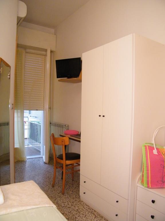 Hotel Nuovo Fiore Cattolica Zimmer foto