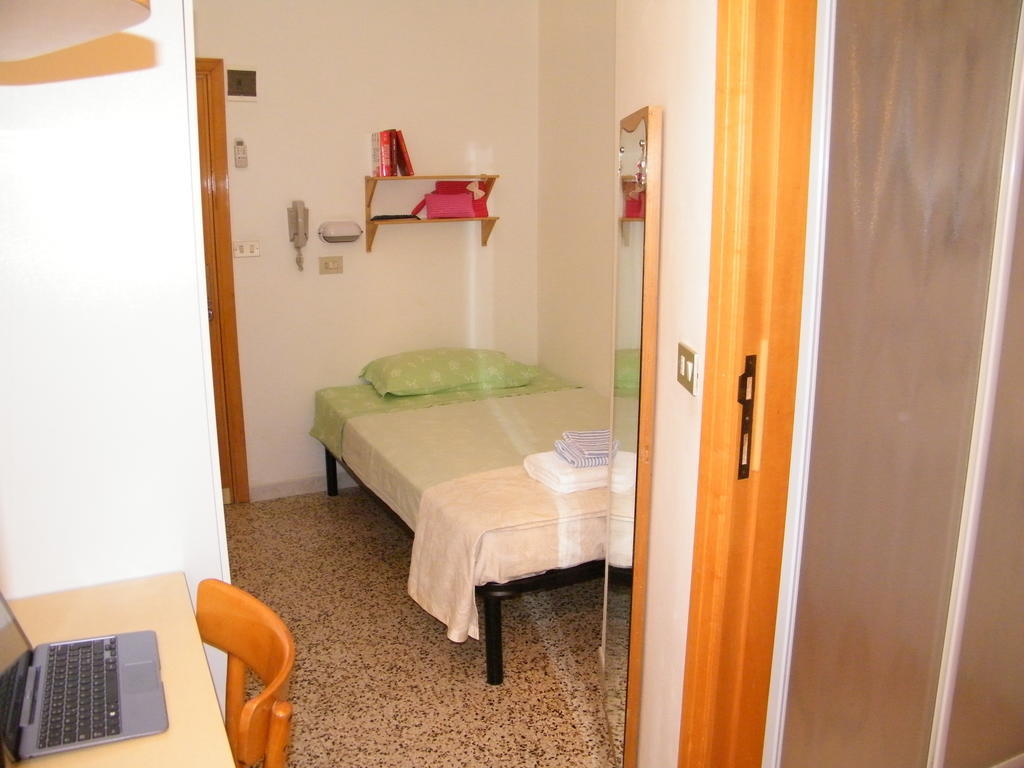 Hotel Nuovo Fiore Cattolica Zimmer foto