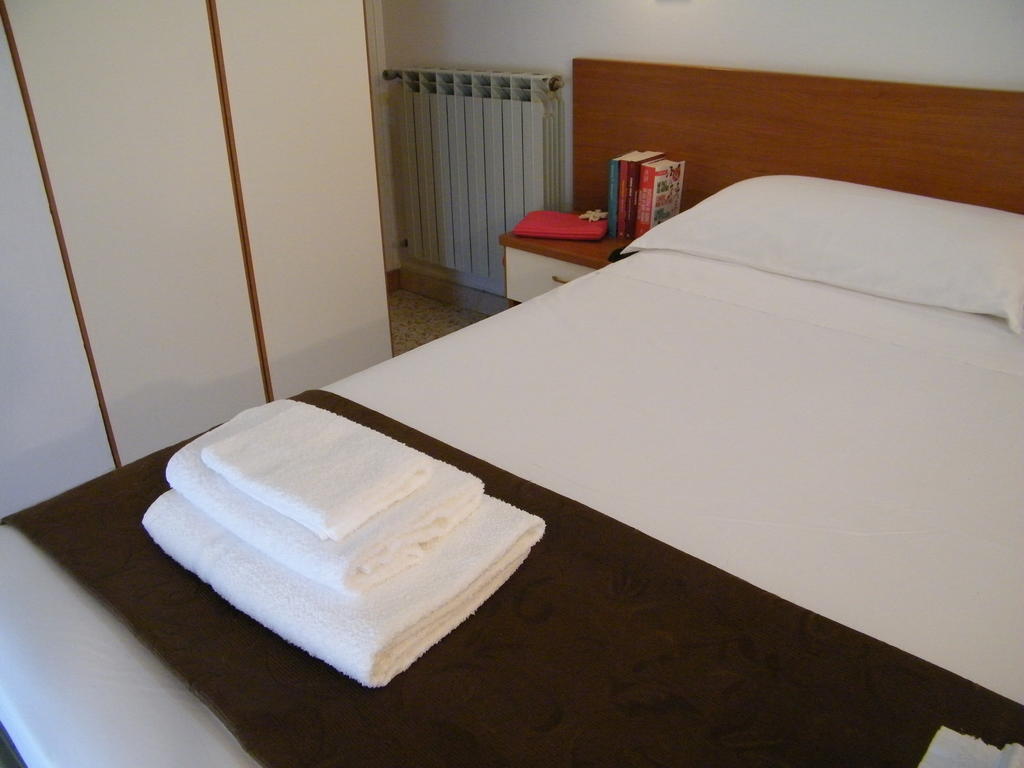 Hotel Nuovo Fiore Cattolica Zimmer foto