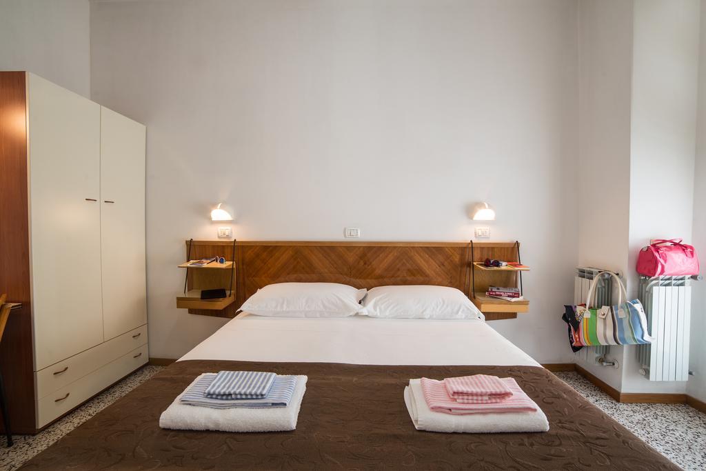 Hotel Nuovo Fiore Cattolica Zimmer foto